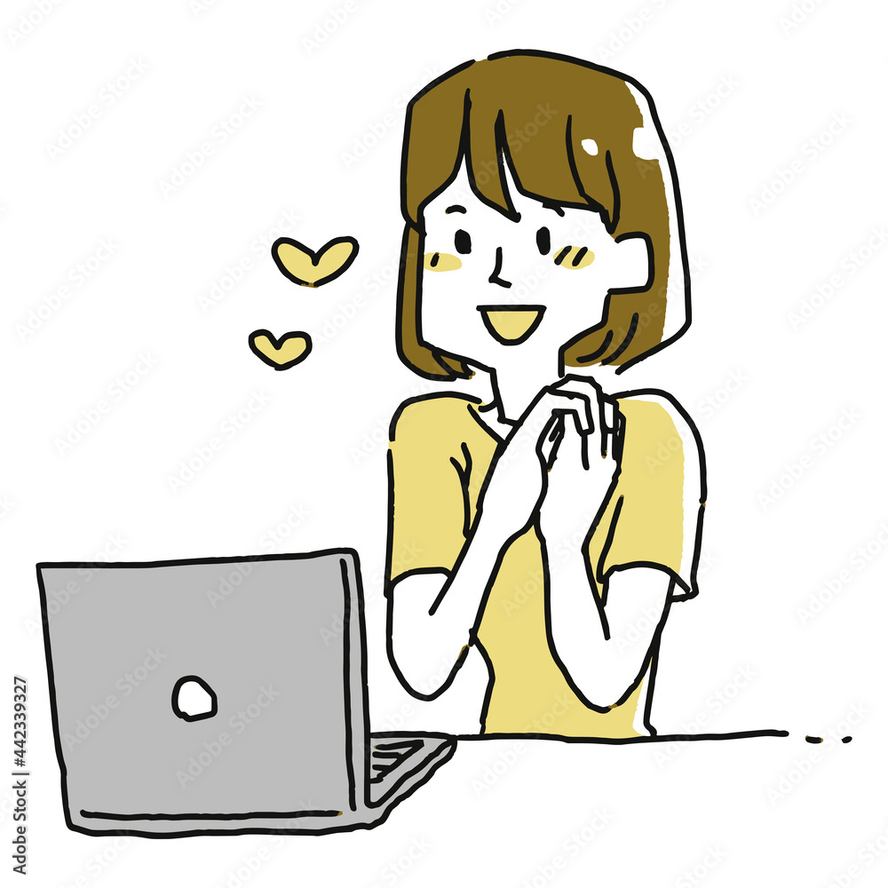 パソコンの前で嬉しそうにしている女性 パソコンの前で嬉しそうにしている女性
