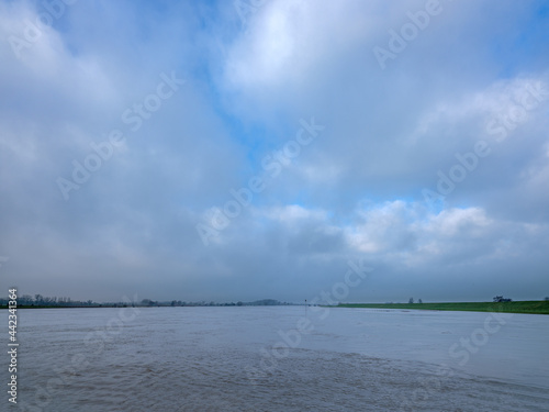 Rivier de Lek bij Beusichem bij hoogwater © Holland-PhotostockNL