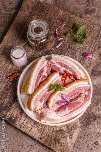 Raw pork belly with rind, peritoneum meat, spices and herbs