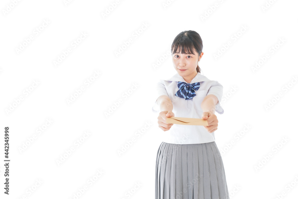 手紙を手渡す制服姿の女子学生 手紙を手渡す制服姿の女子学生
