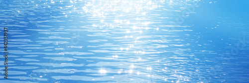 Light reflection Beautiful wave pattern on the ocean surface.
