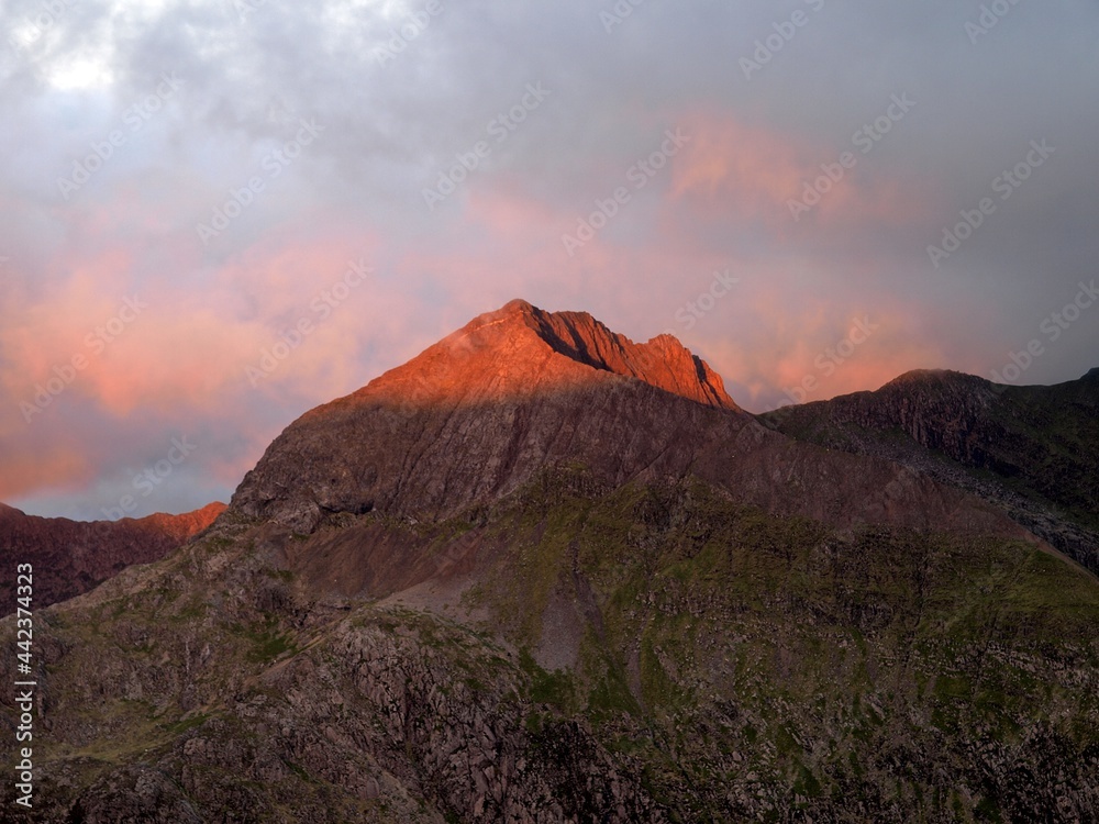 Fototapeta premium Dawn on Crib Goch the Snowdon Horseshoe