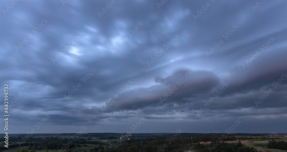 an approaching thundercloud.natural background