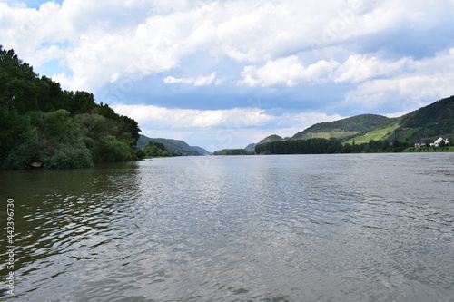 Rheintal zwischen Namedyer Werth und Leutesdorf photo