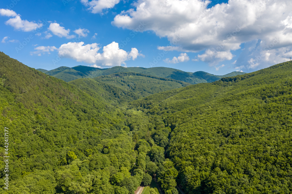 Obraz premium Hungary - Szilvásvárad (Szilvasvarad) landscape from drone view