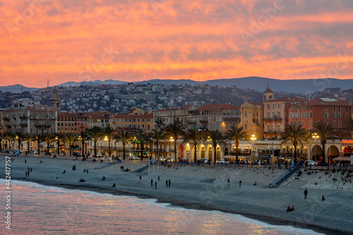 Foto Promenade des Anglais and the coastline of Nice city in French riviera by the su