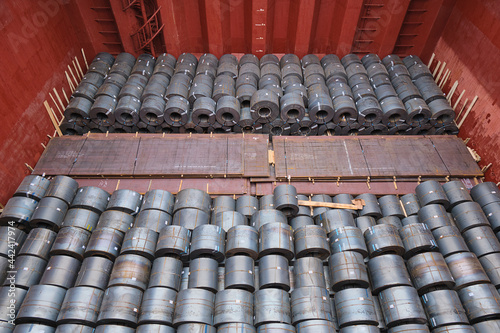 Фотография Stowage and lashing of steel products, hot rolled steel plates and coils inside