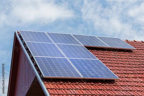 The big advantage of solar panels on the roof of a detached house is that you don't have to build a separate rack, so it's a cheaper investment that pays for itself sooner.
