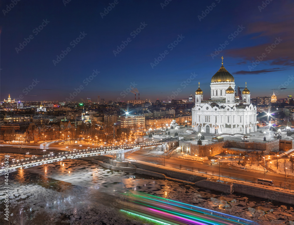 Fototapeta premium The Cathedral of Christ the Savior at night, Moscow, Russia