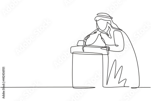 Continuous one line drawing Arabian man who is thirsty drinking at ready-to-drink taps that are widely available in public spaces. Refresh moment. Single line draw design vector graphic illustration