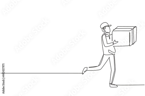 Single one line drawing courier carrying box package. E-commerce. Online shopping. Online delivery service. Fast delivery parcel concept. Modern continuous line draw design graphic vector illustration