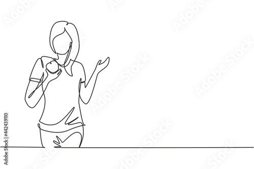 Single continuous line drawing young female having fruits meal with hand. Happy and enjoy dessert at restaurant. Delicious and healthy food. Dynamic one line draw graphic design vector illustration