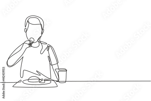 Single one line drawing young man having fruits meal with fork around table. Enjoy dessert at restaurant. Delicious and healthy food. Modern continuous line draw design graphic vector illustration
