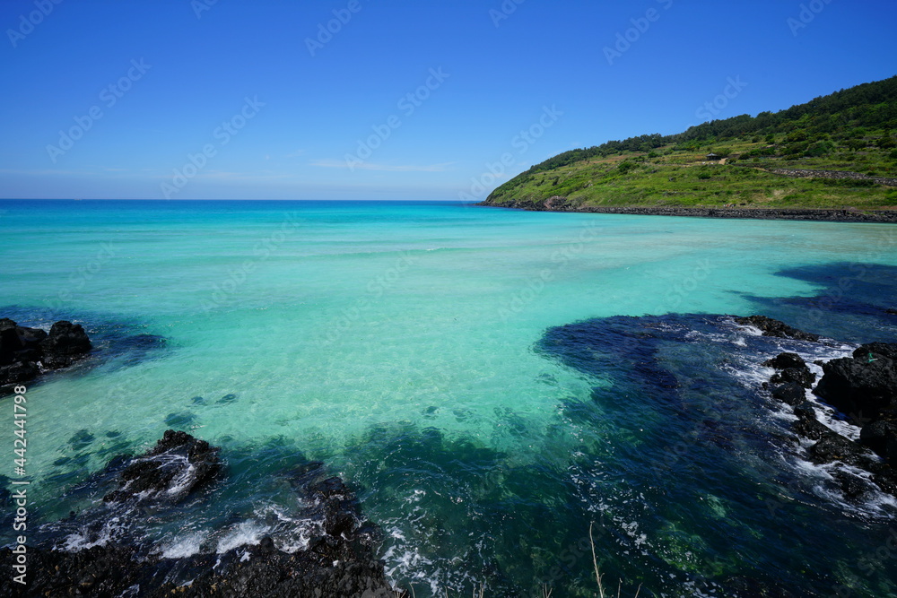 a beautiful seaside landscape with clear water, scenery around hamdeok beach