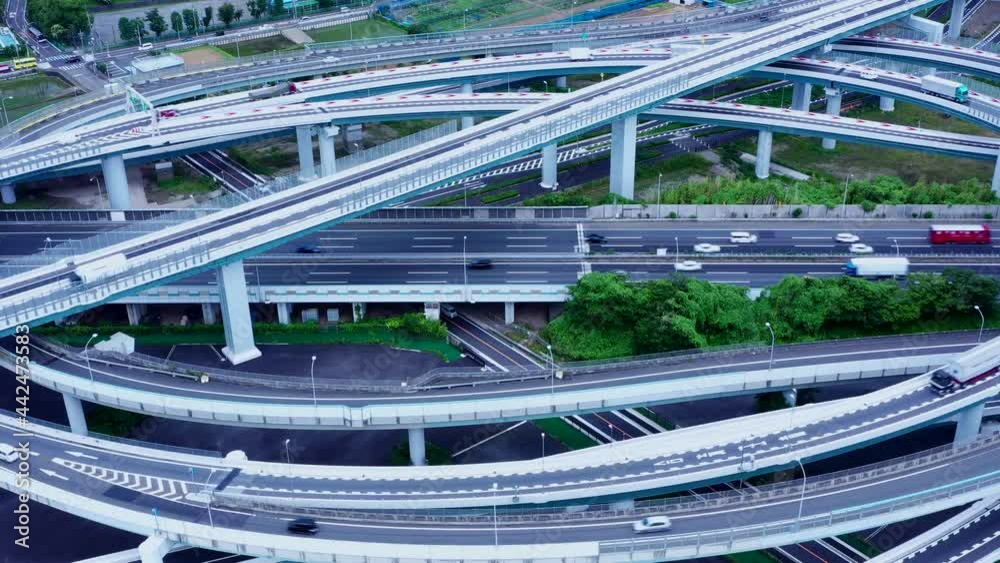 交差する高速道路の空撮 交差する高速道路の空撮