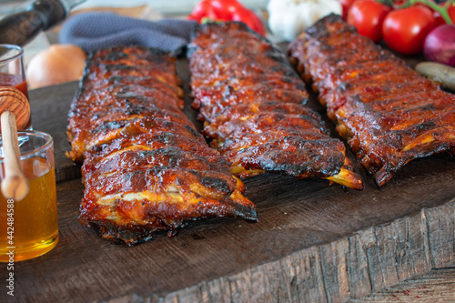 Bild auf Leinwand honey glazed spareribs on wooden table