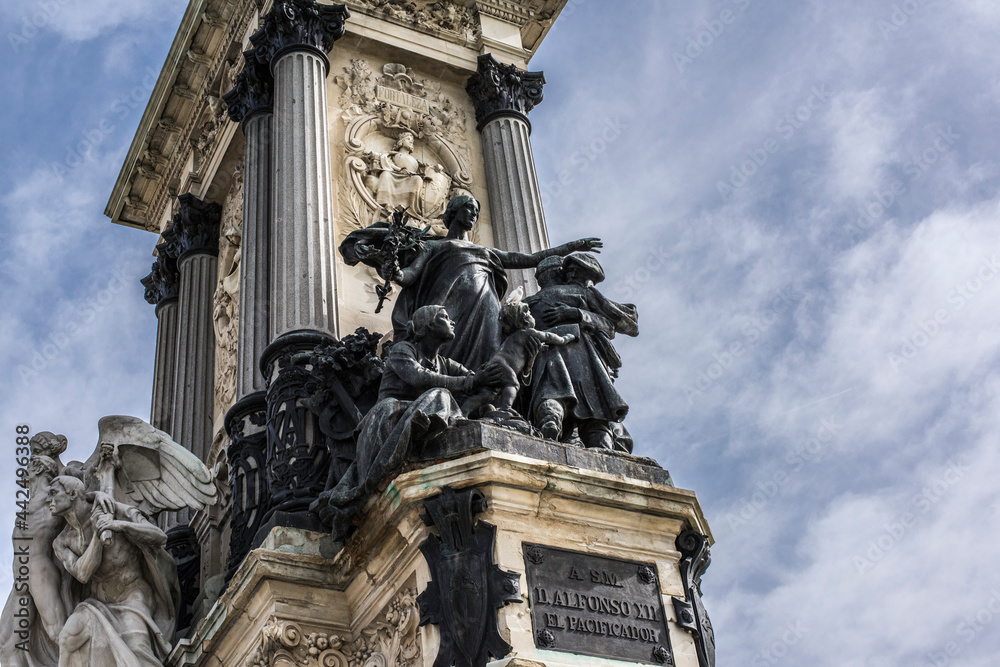 Libertad, Monumento a Alfonso XII del Parque del Retiro (Madrid)