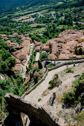 Sur le chemin de la Chapelle Notre-Dame de Beauvoir à Moustiers-Sainte-Marie