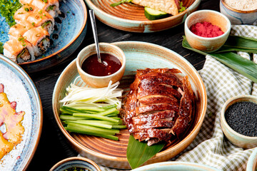 Fototapete Peking Peking-Ente mit Gurken und Sauce  © HN Works