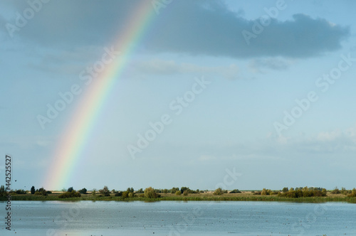 Regenboog boven waterplas, Rainbow over lake