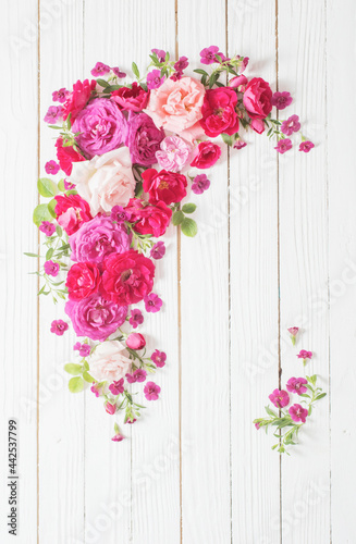 pink and red roses on white wooden background