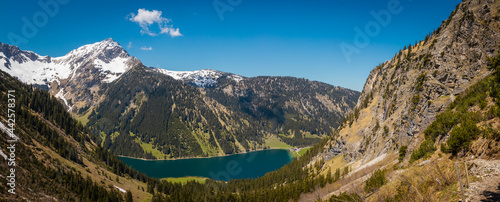 Fototapeta Naklejka Na Ścianę i Meble -  Hiking at Vilsalp lake , Tirol, Austria