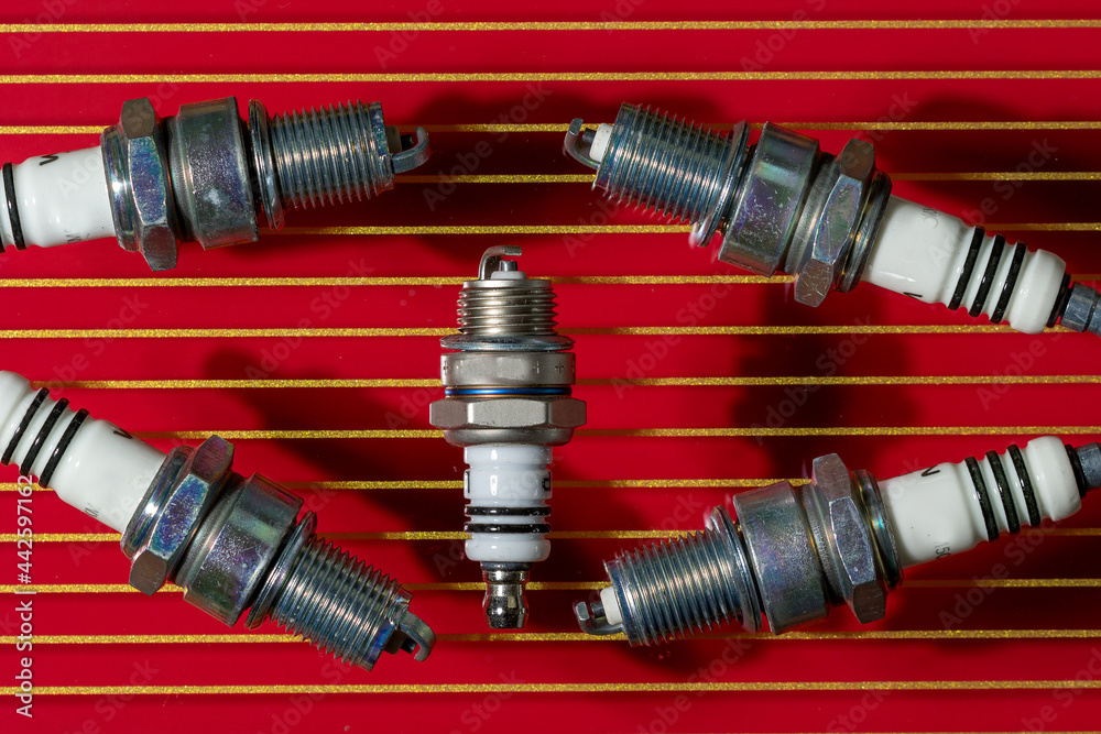 Spark plug and ignition of fuelair mixture for thermal internal