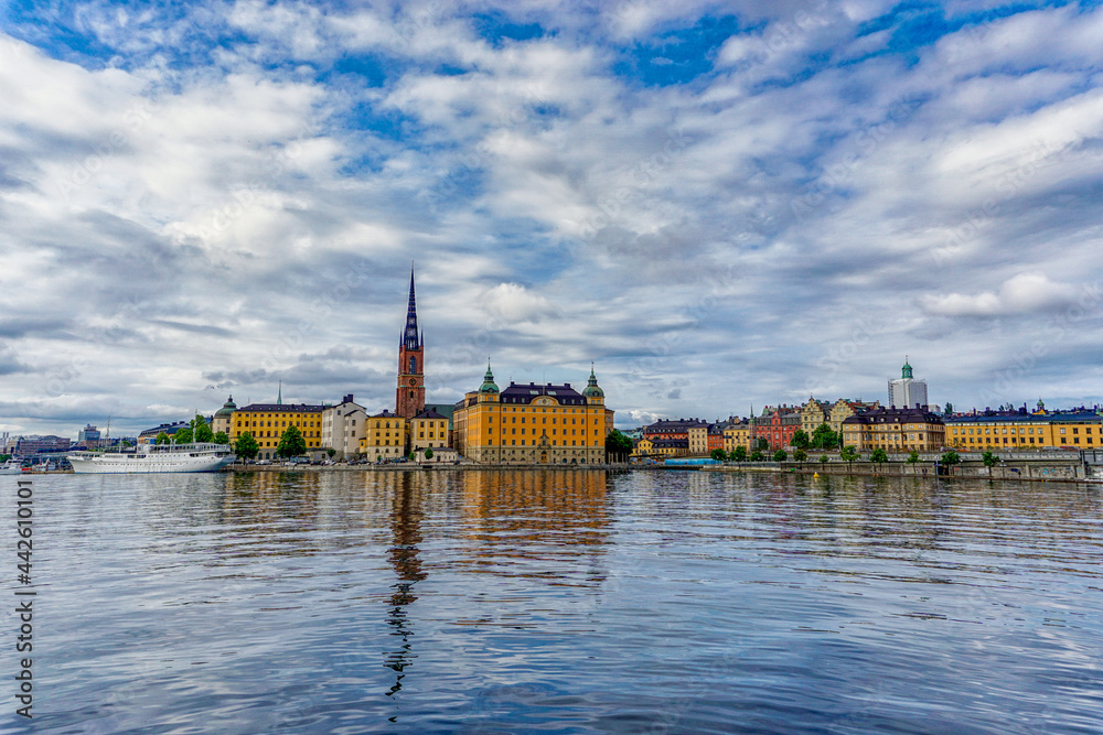 Obraz premium Stockholm cityscape of Gamla Stan and the Riddarholmen church