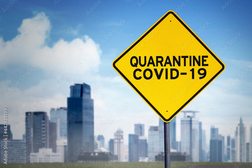 Obraz premium Covid-19 quarantine sign against the infected city