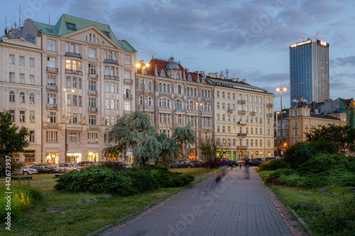 Wieczór w Centrum współczesnego Europejskiego miasta - Warszawa al. Jerozolimskie w centrum