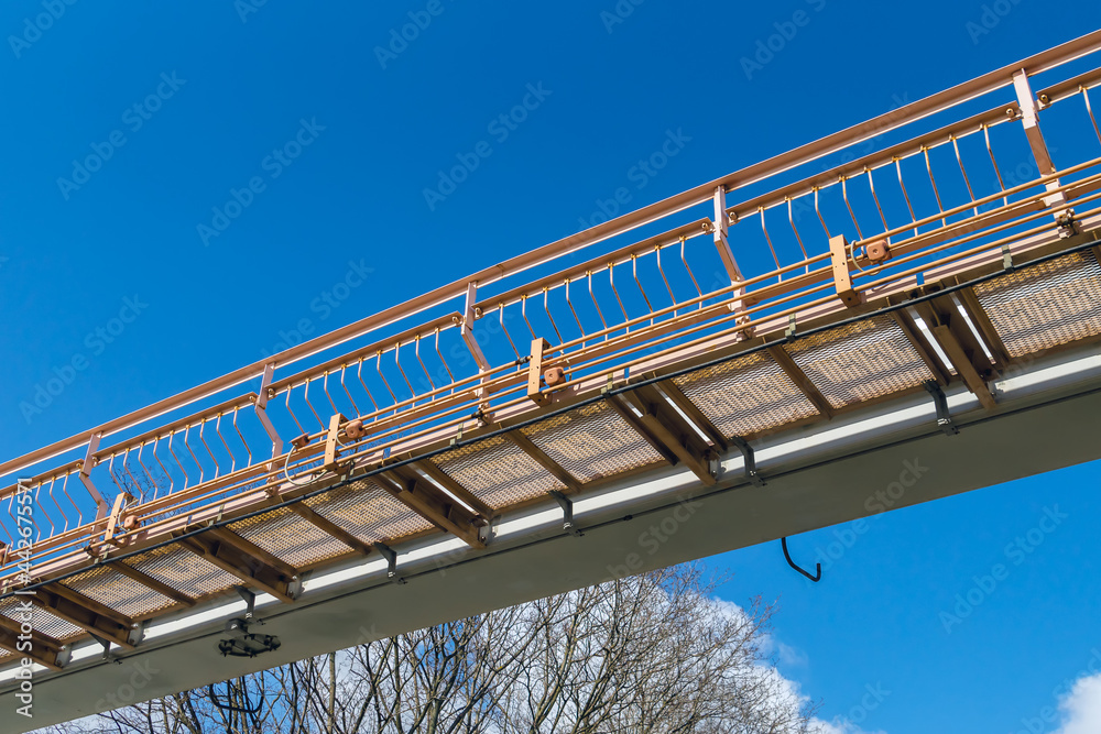 Line of movement of monorail train with a section for passage of people Line of movement of monorail train with a section for passage of people