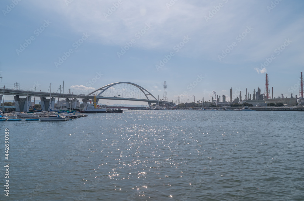 Naklejka premium 日中の堺泉北臨海工業地帯