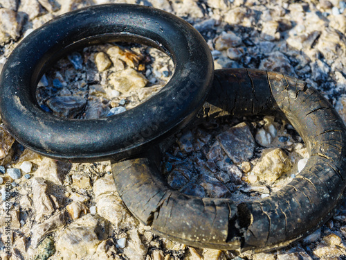 Old and new hangers of car muffler