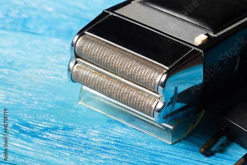 Картината върху платно Retro style electric razor close up on the wooden desk table background