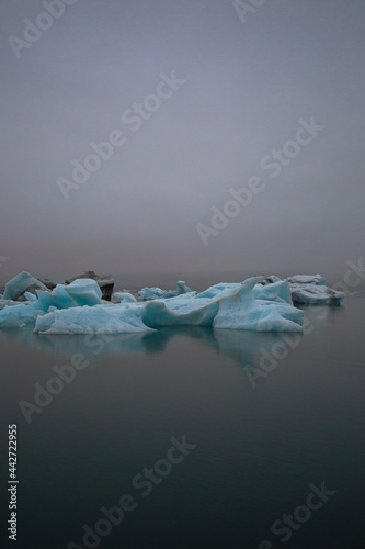 bloques de hielo en el glacia jokulsarlon en Islandia