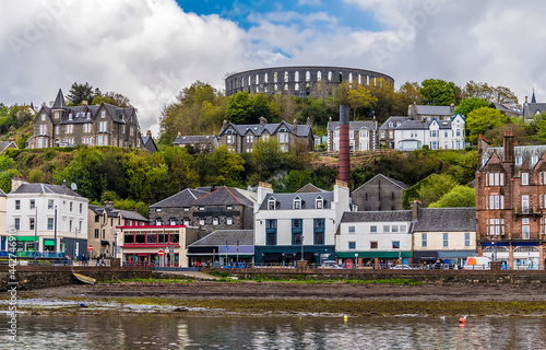 A view of the high street of the  town of Oban, Scotland from Oban Bay on a summ Fototapet
