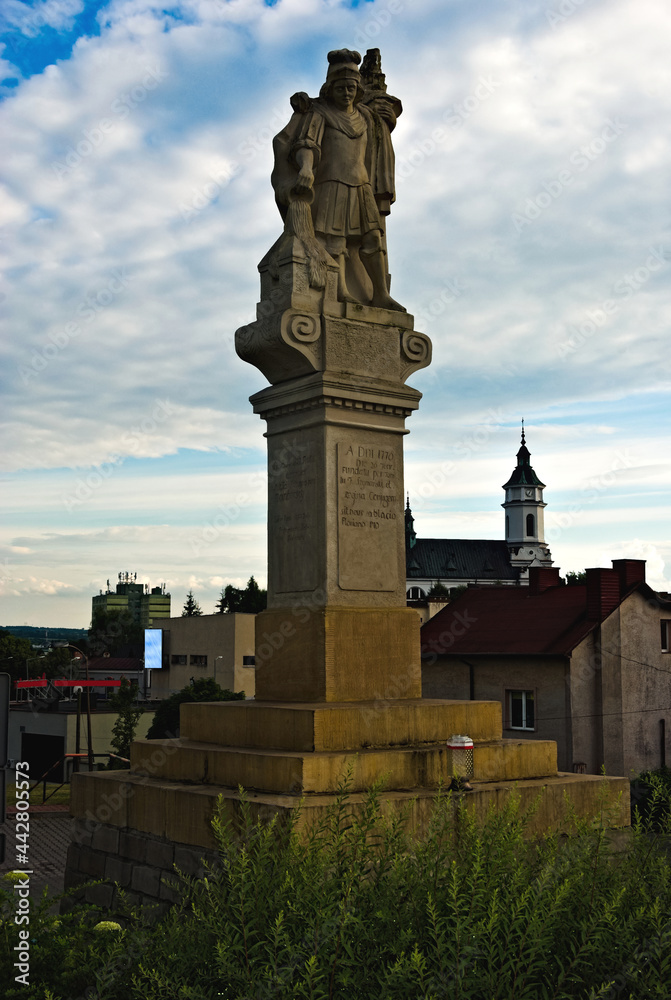 Ostrowiec Świętokrzyski - stara figura świętego Floriana. 