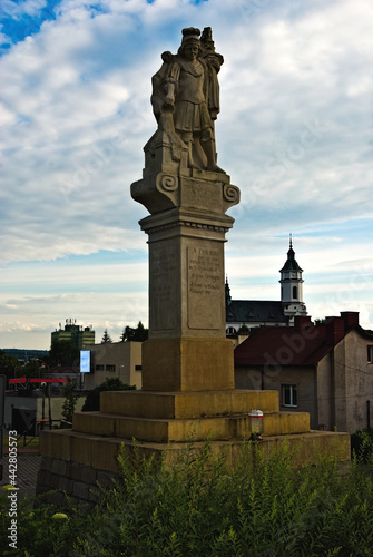 Ostrowiec Świętokrzyski - stara figura świętego Floriana.  photo