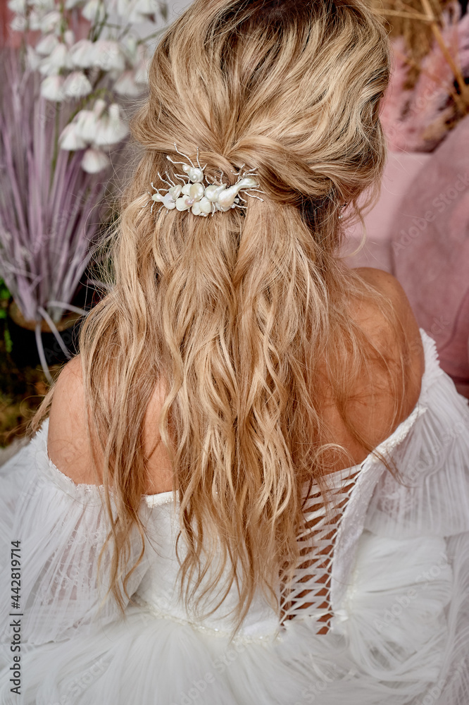 The bride's hair, hairdressing. Blonde with curly hair. The bride's hair, hairdressing. Blonde with curly hair.