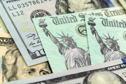 фотографія Macro view of the Statue of Liberty on a United States Treasury Checks with curr
