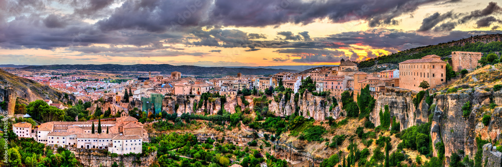 Cityscape of Cuenca at sunset in Spain - obrazy, fototapety, plakaty 