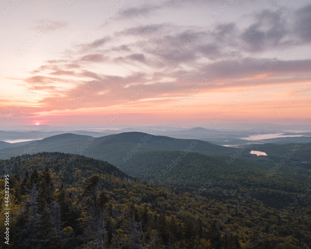 Obraz premium Sunrise from Spruce Mt.