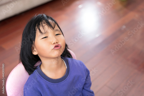 Photography Little girl resting on the seat pouting at the camera