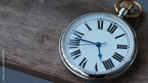 Wallpaper Mural 懐中時計の秒針 Torontodigital.ca