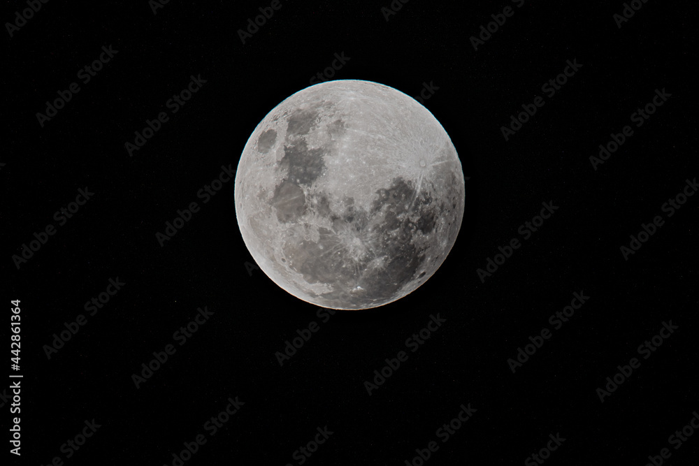 Fototapeta premium Full Moon on the night of the Lunar Eclipse