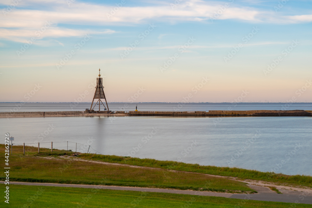 Kugelbarke in Cuxhaven bei Sonnenuntergang