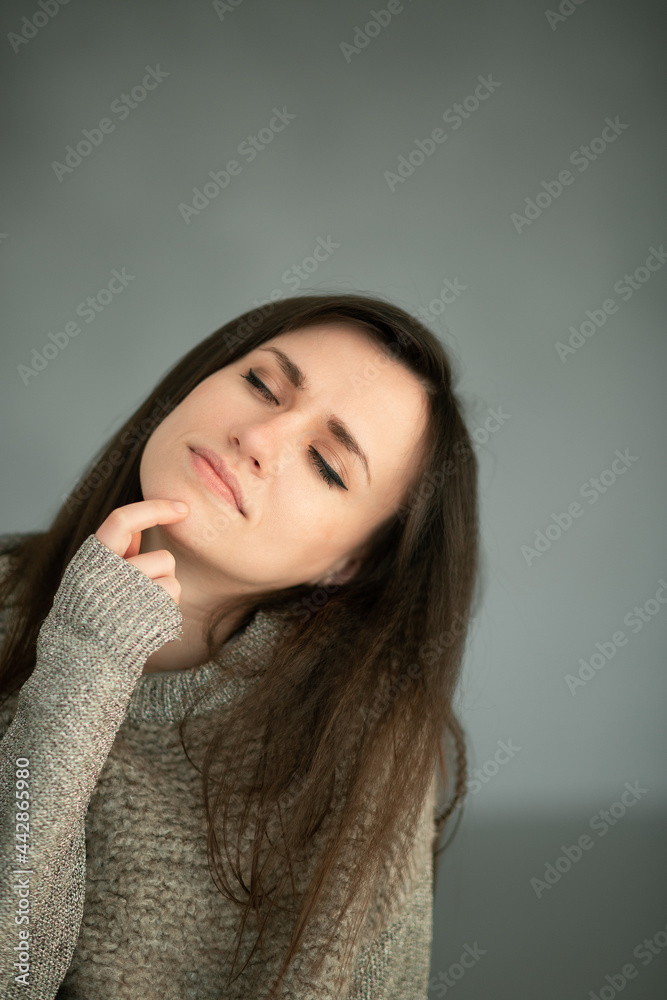 Portrait of a girl with dark hair and brown eyes
Nice girl long dark thick hair big brown eyes natural makeup in a sweater Portrait of a girl with dark hair and brown eyes
Nice girl long dark thick hair big brown eyes natural makeup in a sweater