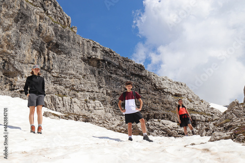 ESCURSIONISTI IN MONTAGNA photo