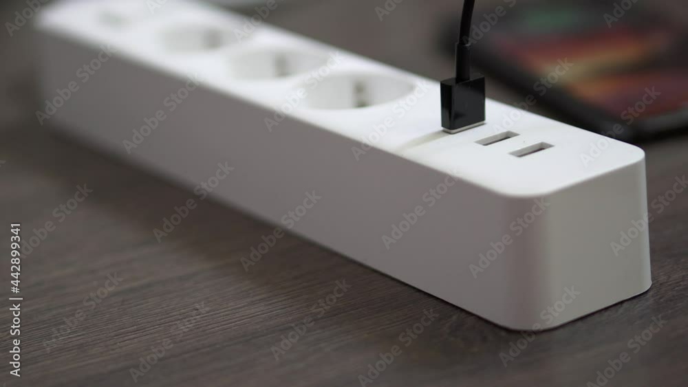 Connecting the usb charger and laptop charger to the socket Connecting the usb charger and laptop charger to the socket