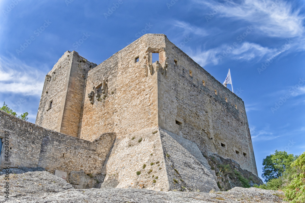 vue du château Comtal à Vaison-la-Romaine